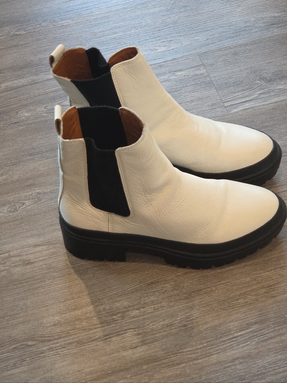 New Lucky Brand Women Ellerey Boots White Pebbled Leather Chelsea Booties Sz 9.5